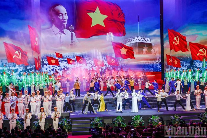 Chương trình nghệ thuật sử thi chào mừng Lễ kỷ niệm.