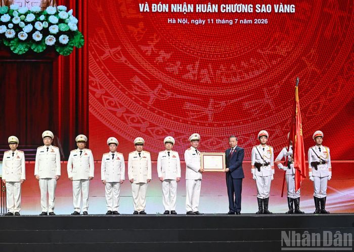 Tổng Bí thư, Chủ tịch nước Tô Lâm trao Huân chương Sao Vàng tặng lực lượng An ninh nhân dân.