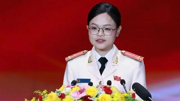 Thượng úy Nguyễn Thị Lâm Viên phát biểu.