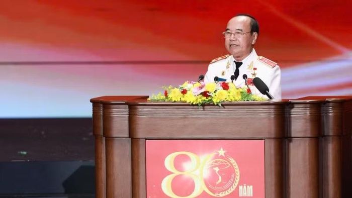 Anh hùng lực lượng vũ trang nhân dân, nguyên Phó Tổng cục trưởng Tổng cục An ninh - Trung tướng Đường Minh Hưng phát biểu.