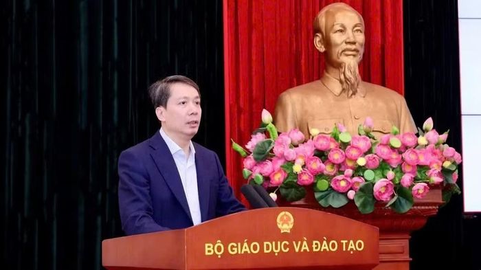 Thứ trưởng Bộ Giáo dục và Đào tạo Phạm Quang Hưng.