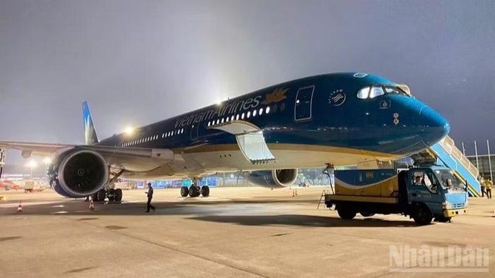 Chuyến bay đặc biệt của Vietnam Airlines được khai thác bằng máy bay thân rộng Airbus A350, thực hiện hành trình khứ hồi gần 48 giờ với tổng quãng đường hơn 31.000km, từ sân bay quốc tế Nội Bài đến sân bay quốc tế Caracas và ngược lại.
