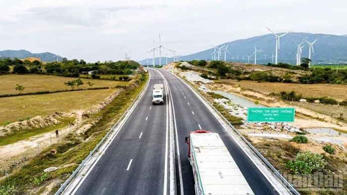 Một đoạn tuyến cao tốc Cam Lâm-Vĩnh Hảo thuộc dự án đường cao tốc bắc-nam phía đông.