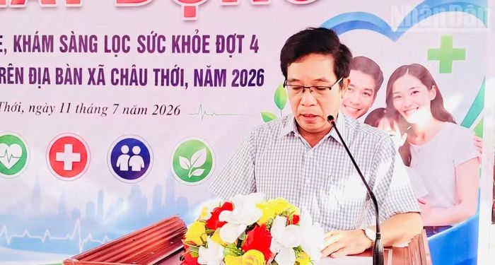 Đồng chí Nguyễn Văn Son, Phó Chủ tịch Ủy ban nhân dân xã Châu Thới phát biểu tại buổi lễ ra quân khám sức khỏe cho nhân dân. (Ảnh: VĂN MẪN).