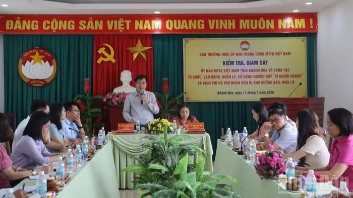 Phó Chủ tịch Ủy ban Trung ương Mặt trận Tổ quốc Việt Nam Cao Xuân Thạo phát biểu ý kiến chỉ đạo tại buổi làm việc.