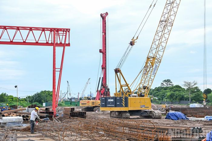 Chủ đầu tư dự án là Ban quản lý dự án đầu tư xây dựng công trình giao thông thành phố Hà Nội; đứng đầu liên danh nhà thầu là Công ty Trách nhiệm hữu hạn Tập đoàn Xây dựng Thái Bình Dương. Đến nay, công tác giải phóng mặt bằng đã hoàn thành 100% với 62,51ha.