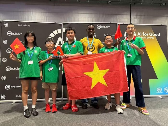 Đội Mission Possible nhận giải Nhì bảng Junior tại lễ trao giải chung kết toàn cầu Robotics for Good Youth Challenge 2026, Geneva (Thụy Sĩ).