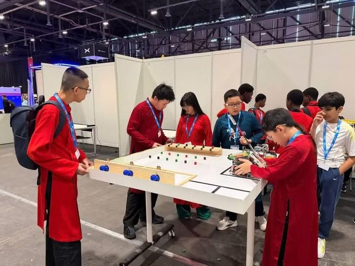 Đội Mission Possible (bảng Junior) thi đấu tại chung kết toàn cầu Robotics for Good Youth Challenge 2026, Trung tâm Hội nghị Palexpo, Geneva (Thụy Sĩ).