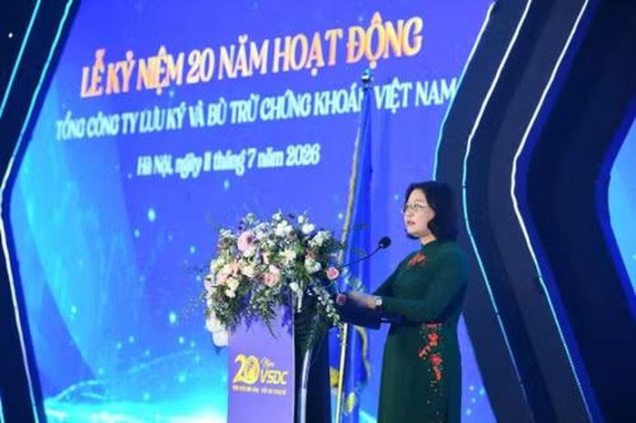 Chủ tịch Ủy ban Chứng khoán Nhà nước Vũ Thị Chân Phương phát biểu tại sự kiện.