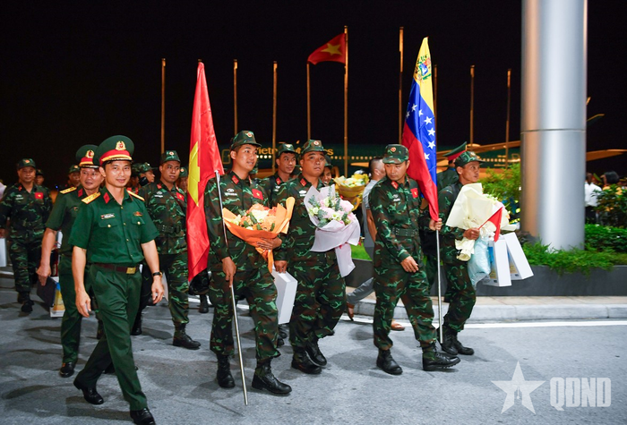 Các lực lượng cứu hộ, cứu nạn tại sân bay Nội Bài.