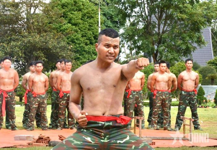  Bộ đội Đặc công Tây Nguyên khổ luyện thành tài.