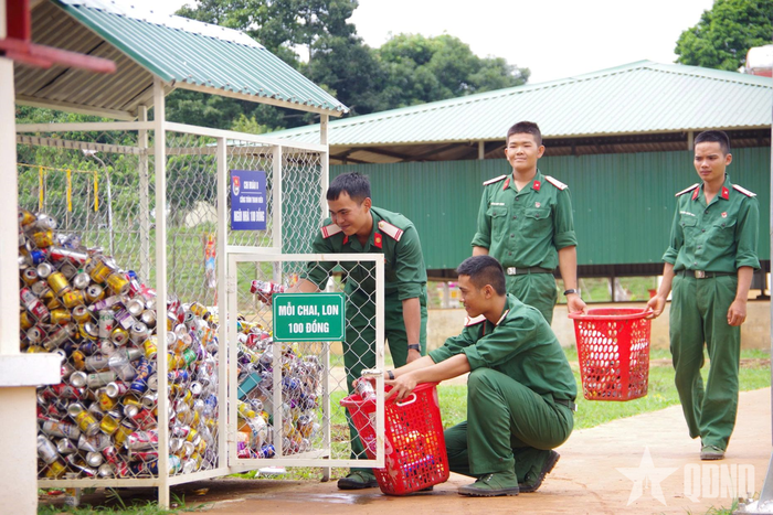  Mô hình "Ngôi nhà 100 đồng" không chỉ góp phần bảo vệ môi trường mà còn tạo nguồn quỹ vốn để chi đoàn tổ chức các hoạt động.