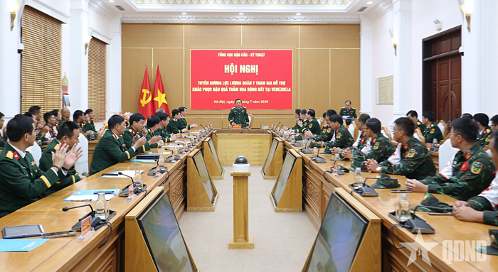 Thiếu tướng Phùng Ngọc Sơn chủ trì hội nghị.