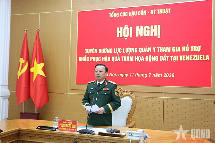 Thiếu tướng Phùng Ngọc Sơn phát biểu chỉ đạo.