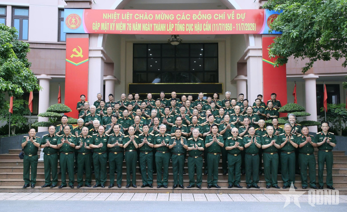 Các đại biểu chụp ảnh chung. Ảnh: TRẦN THÔNG