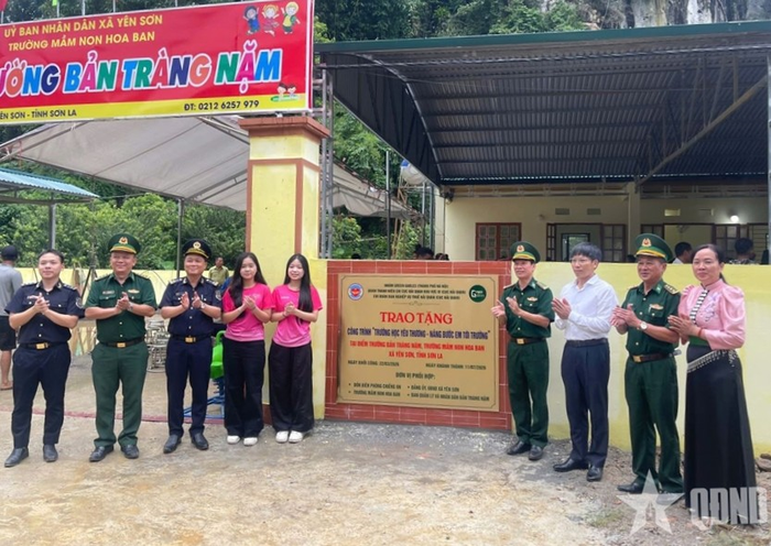 Lãnh đạo Ban Chỉ huy Bộ đội Biên phòng tỉnh Sơn La, Đồn Biên phòng Chiềng On, Trường mầm non Hoa Ban, Ủy ban nhân dân xã Yên Sơn và nhà tài trợ khánh thành Điểm trường Mầm non Tràng Nặm. 