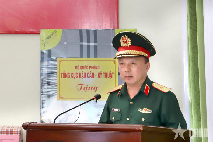 Thiếu tướng Phùng Ngọc Sơn, Phó chủ nhiệm, Tham mưu Trưởng Tổng cục Hậu cần-Kỹ thuật phát biểu chúc mừng.