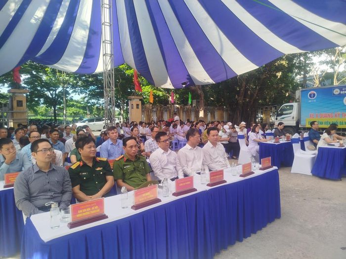 Bí thư Đảng ủy phường Thanh Khê Nguyễn Thành Tiến phát biểu tại buổi lễ.