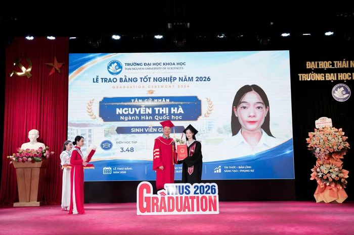 Tốt nghiệp với GPA 3,48/4, Nguyễn Thị Hà cho rằng, điều quý giá nhất sau bốn năm đại học là việc giữ được lời hứa với chính mình: không từ bỏ ước mơ dù phải đi một con đường dài hơn.