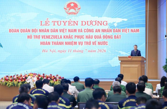  Thủ tướng Lê Minh Hưng phát biểu tại lễ tuyên dương, sáng 11-7. Ảnh: VIẾT CHUNG 