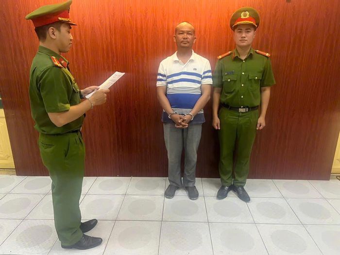  Đỗ Minh Hùng thực hiện việc san lấp 