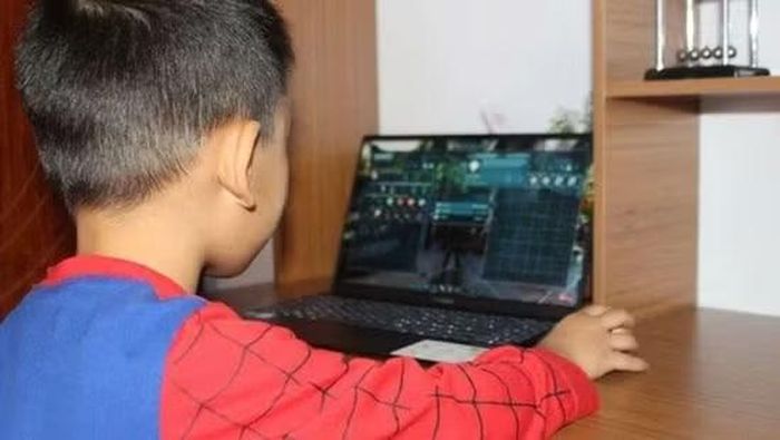 Dù sự sáng tạo của cộng đồng game thủ luôn mang đến những câu chuyện thú vị và hài hước, các chuyên gia vẫn khuyến nghị người chơi, đặc biệt là game thủ nhỏ tuổi, nên tuân thủ quy định của nhà phát hành, xem đây là cơ hội để cân bằng thời gian giữa chơi game, học tập và nghỉ ngơi, bởi chỉ khi giải trí một cách hợp lý, trò chơi điện tử mới thực sự mang lại những giá trị tích cực và bền vững.