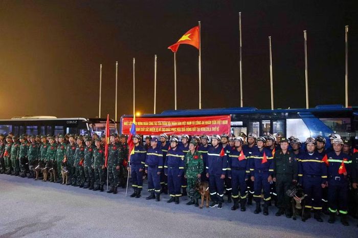 Đoàn cứu nạn, cứu hộ Việt Nam trở về nước sau khi hoàn thành nhiệm vụ tham gia cứu nạn, cứu hộ tại Venezuela.