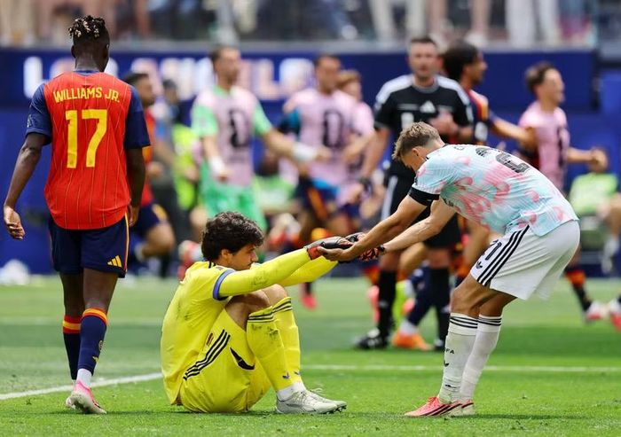 Thủ môn Senne Lammens mắc sai lầm trong ngày thay Thibaut Courtois, khiến Bỉ dừng bước trước Tây Ban Nha ở World Cup 2026. Ảnh: Reuters.