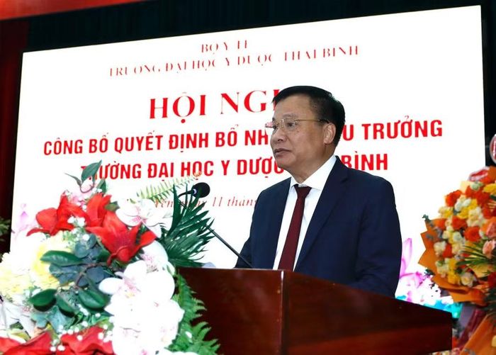 PGS.TS Nguyễn Duy Cường - Hiệu trưởng Trường Đại học Y Dược Thái Bình phát biểu nhận nhiệm vụ. Ảnh: Đinh Chiến