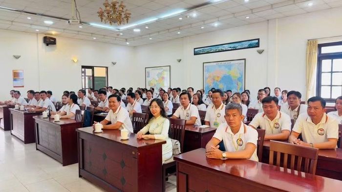 Đoàn giao lưu với Trường Chính trị tỉnh Lâm Đồng.
