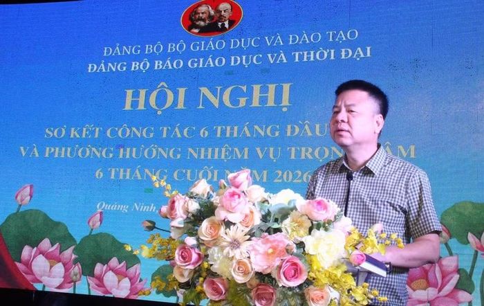 Nhà báo Triệu Ngọc Lâm - Bí thư Đảng ủy, Tổng Biên tập Báo Giáo dục và Thời đại phát biểu tại hội nghị.