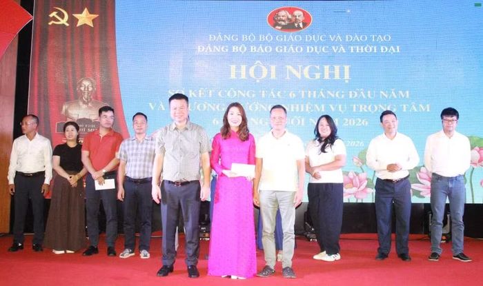 Nhân dịp này, các vận động viên được trao thưởng tại Giải pickleball nội bộ.
