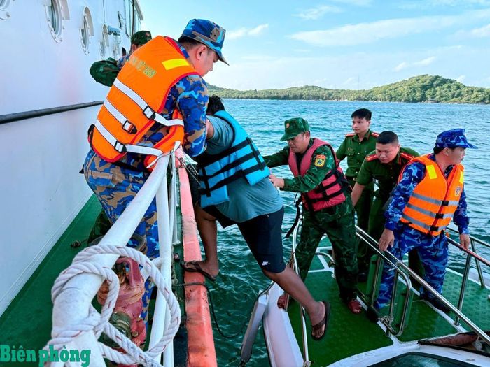 Các lực lượng phối hợp tìm kiếm, cứu hộ nạn nhân. Ảnh: đơn vị cung cấp