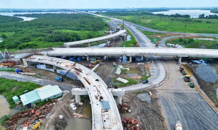 Theo báo cáo mới nhất, tổng khối lượng thi công toàn dự án đạt khoảng 78%. Trong đó, dự án thành phần 1 (qua TPHCM trước sáp nhập) đạt khoảng 74,6%; dự án thành phần 3 (qua Đồng Nai) đạt khoảng 69,1%; dự án thành phần 5 (qua Bình Dương cũ) đạt khoảng 64,3%; còn dự án thành phần 7 (qua tỉnh Tây Ninh) đạt khoảng 92,3%.