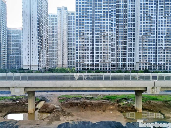 Cơ quan này cũng đề xuất điều chỉnh thời gian thực hiện các dự án thành phần của Vành đai 3 đến năm 2028 và quyết toán vào năm 2029. Theo cơ quan chức năng, công tác giải phóng mặt bằng toàn dự án đã hoàn thành 100%. Giá trị xây lắp hiện đạt khoảng 78% đối với dự án thành phần 1 và khoảng 70% đối với dự án thành phần 5.