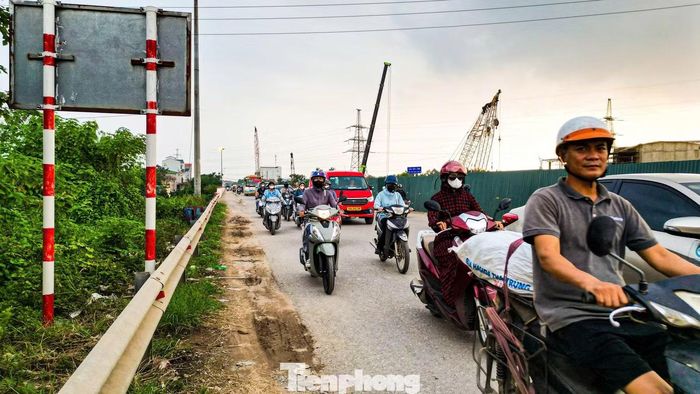 Nhiều năm qua, cầu Mai Lĩnh thường xuyên xảy ra ùn tắc, đặc biệt vào giờ cao điểm khi lưu lượng phương tiện qua khu vực ngày càng tăng.