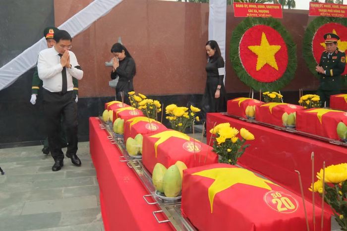 Phó Thủ tướng cùng lãnh đạo TP Đồng Nai trong lễ truy điệu