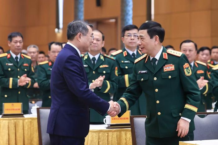 Thủ tướng Lê Minh Hưng và Đại tướng Phan Văn Giang - Phó Thủ tướng, Bộ trưởng Bộ Quốc phòng tại buổi lễ. Ảnh: Đoàn Bắc