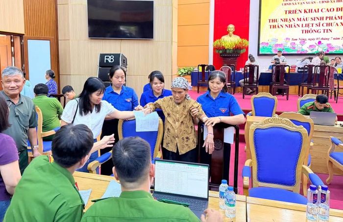 Tại xã Thọ Văn, đoàn viên, thanh niên cũng tích cực tham gia hỗ trợ chương trình cao điểm thu nhận mẫu sinh phẩm ADN cho thân nhân liệt sĩ chưa xác định được danh tính. Lực lượng đoàn viên đảm nhận các phần việc như hướng dẫn làm thủ tục, phân luồng, hỗ trợ kê khai thông tin, di chuyển và đồng hành cùng các gia đình trong quá trình lấy mẫu cho 80 thân nhân liệt sĩ trên địa bàn.