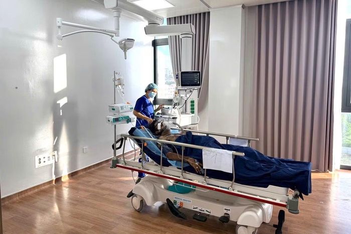 Bệnh viện Mặt Trời Phú Quốc tiếp nhận và điều trị các nạn nhân bị thương sau vụ lật ca nô trên biển Phú Quốc.