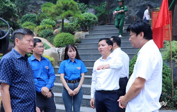 Đồng chí Trần Đức Vinh chia sẻ về sự kiện 8 Thanh niên xung phong hy sinh ở Hang Tám Cô.