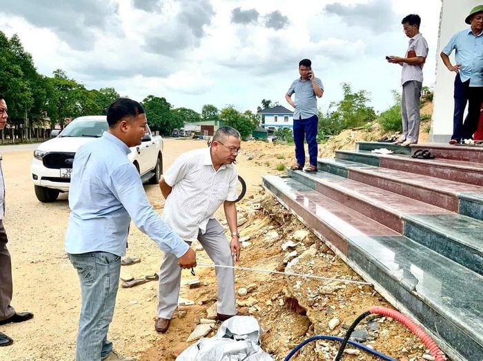 Nhiều công trình, nhà dân bị ảnh hưởng bởi dự án.