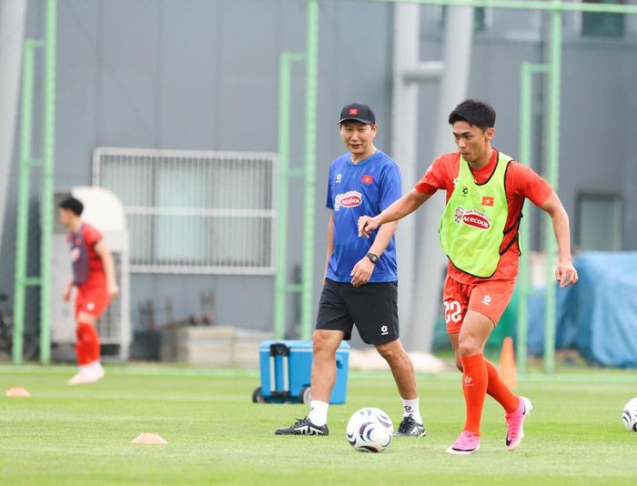 Nhưng bàn thua hay khả năng phòng ngự sẽ buộc HLV Kim Sang Sik phải lưu tâm