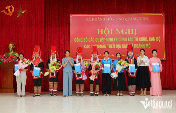 Đội ngũ cán bộ người Dao ngày càng trưởng thành, nhiều người giữ vị trí quan trọng ở cơ sở. Ảnh: Mỹ Dung