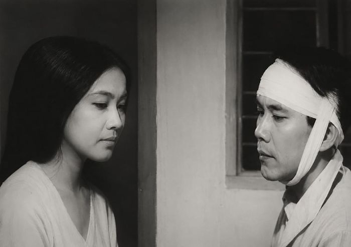 Thanh Nga và nghệ sĩ Tám Vân trong vai người cha, người chồng bị vợ “cắm sừng” và bất lực trong phim.