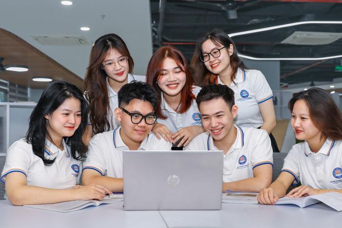 Sinh viên Trường ĐH Thương mại.