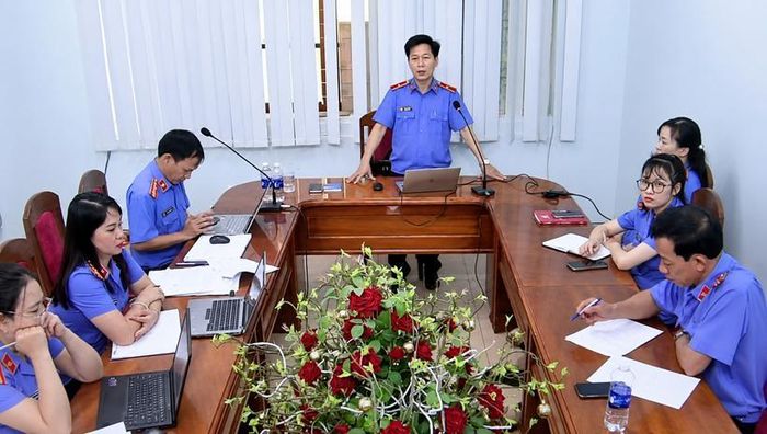  Đồng chí Đinh Công Phức – Phó Viện trưởng VKSND tỉnh Quảng Ngãi phát biểu tại điểm cầu Tổ công tác VKSND tỉnh tại cơ sở 2.