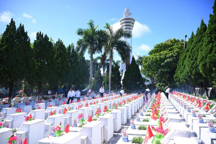 Có gần 2000 liệt sĩ, trong đó có 58 liệt sĩ quê ở Nghệ An đang yên nghỉ tại Nghĩa trang Liệt sĩ quốc gia Vị Xuyên. Ảnh: Thành Cường