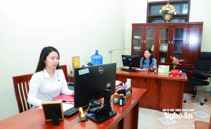 Công chức cơ quan Mặt trận Tổ quốc Việt Nam tỉnh làm việc chuyên môn. Ảnh: Thành Duy
