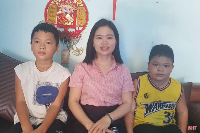 Chị Đặng Thị Gái, phụ huynh ở tổ dân phố Liên Sơn, phường Hoành Sơn mong muốn con mình được về học tập ở địa điểm gần nhà, để bố mẹ yên tâm công tác.